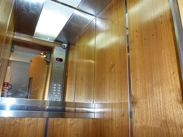 Espelhos no Elevador